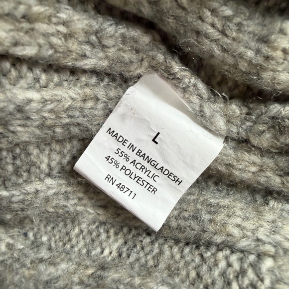 Gray Ribbed Turtleneck Sweater - Picture 2 of 3